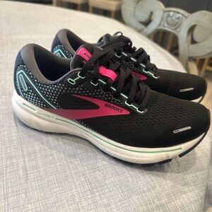 Brooks sneakers